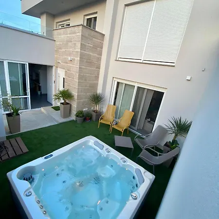 Vila Maksan - Sea View, Jacuzzi & Bbq Garden *