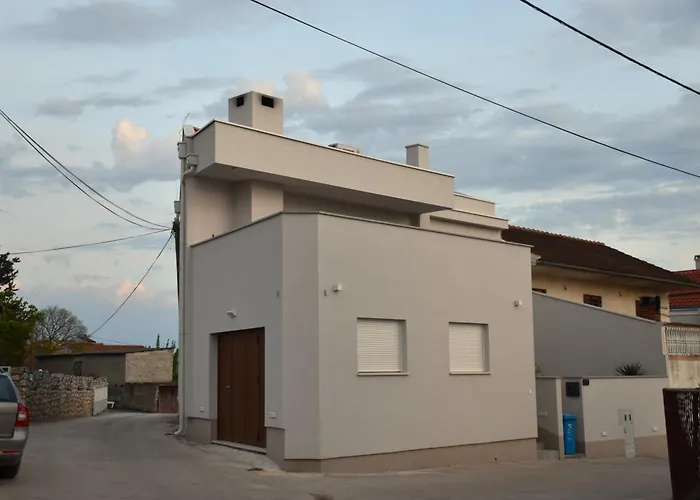 Vila Maksan - Sea View, Jacuzzi & Bbq Garden