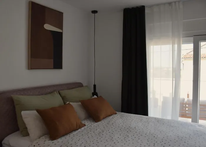 Vila Maksan - Sea View, Jacuzzi & Bbq Garden Pakoštane