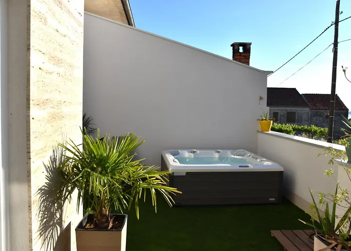 Maksan - Sea View, Jacuzzi & Bbq Garden Vila *