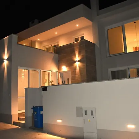 Villa Maksan - Sea View, Jacuzzi & Bbq Garden