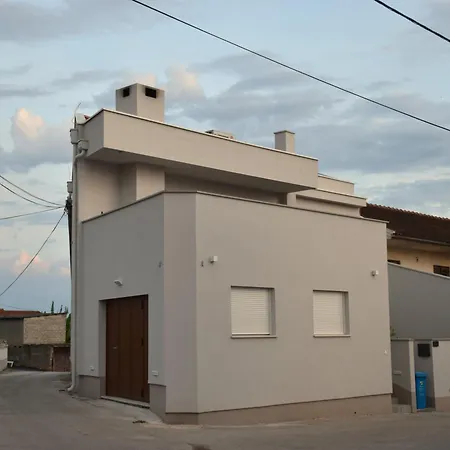 Villa Maksan - Sea View, Jacuzzi & Bbq Garden