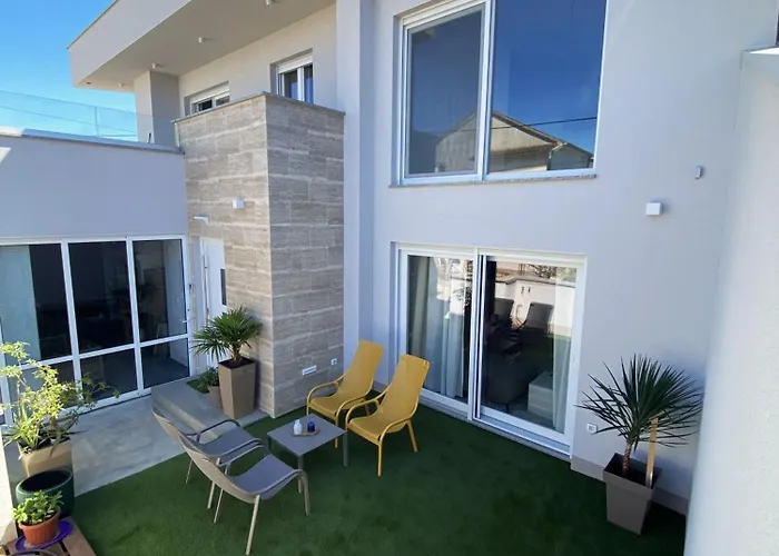 Вилла Maksan - Sea View, Jacuzzi & Bbq Garden Пакоштане