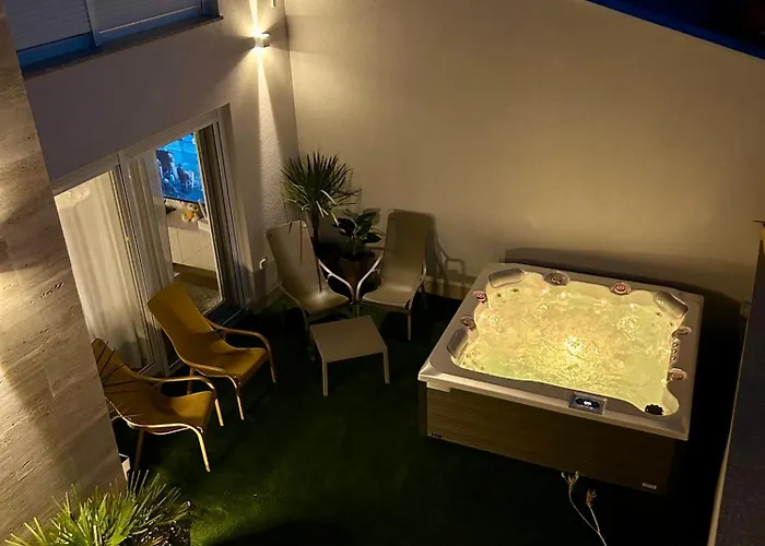 Вилла Maksan - Sea View, Jacuzzi & Bbq Garden Пакоштане